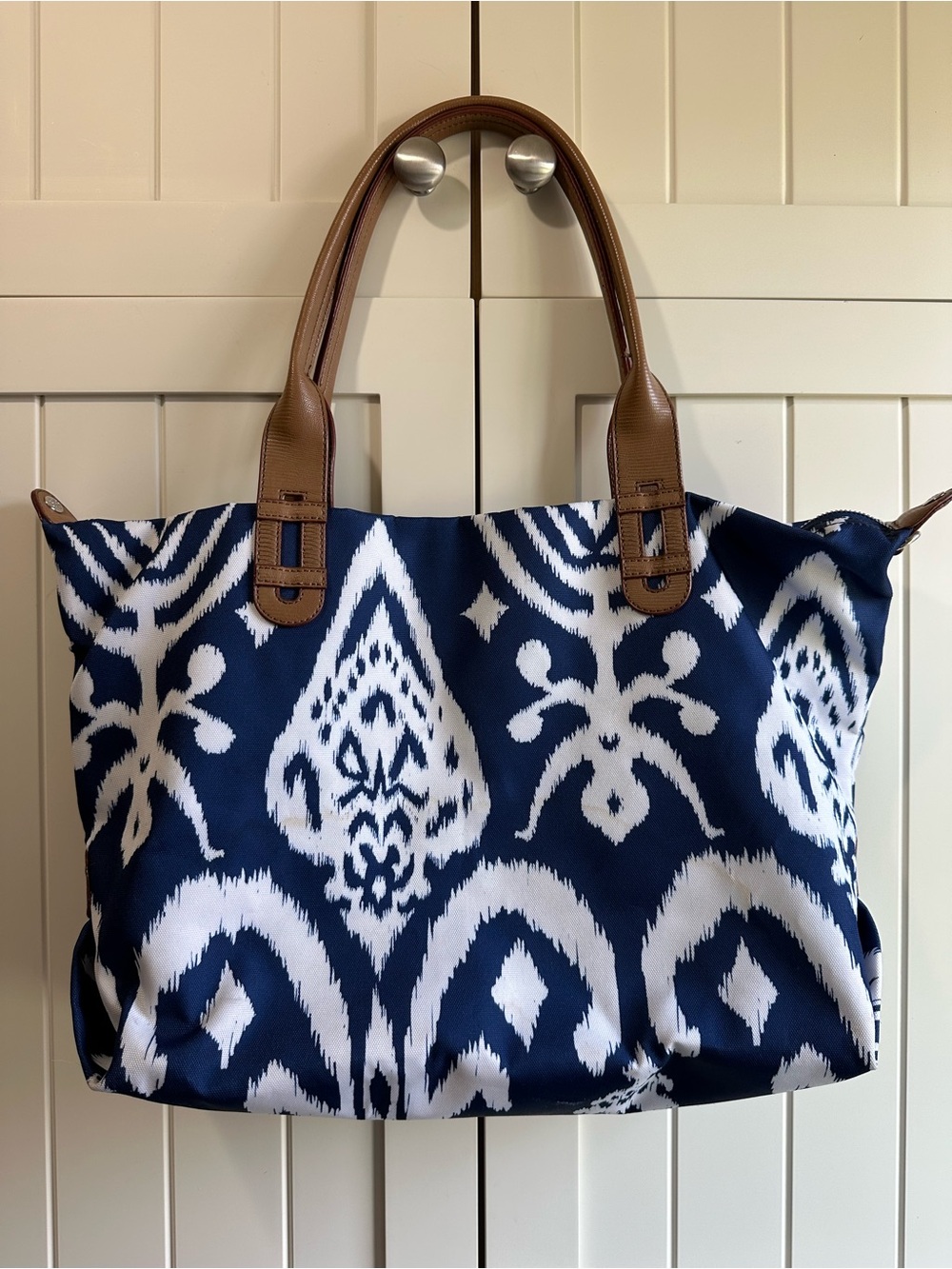 Stella and Dot Navy and White tote with brown handles